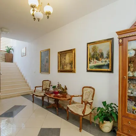 Hotel Tina Arbanija