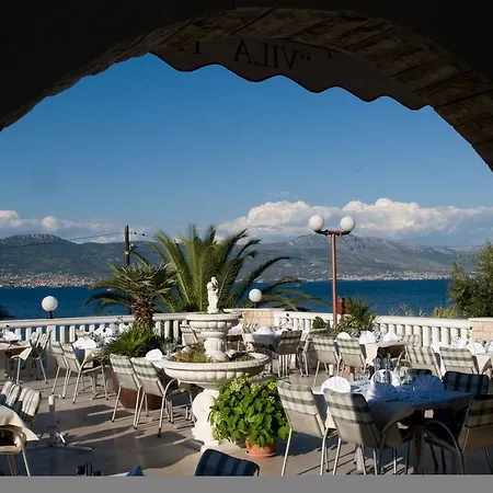 Tina Hotel Arbanija