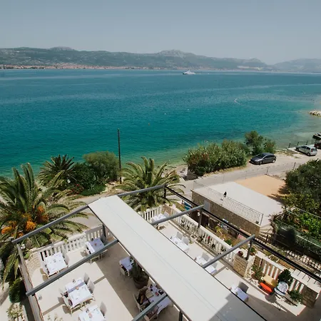 Ξενοδοχείο Tina Arbanija