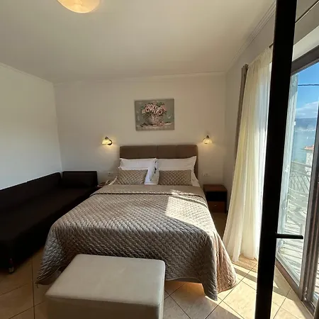 Hotel Tina Arbanija