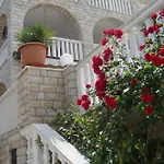 Ξενοδοχείο Tina