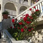Tina 3* Arbanija