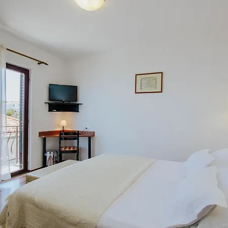 Hotel Tina Arbanija