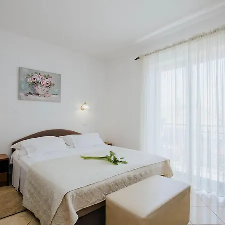 Hotel Tina 3*