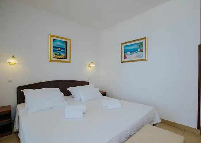 Ξενοδοχείο Tina 3*