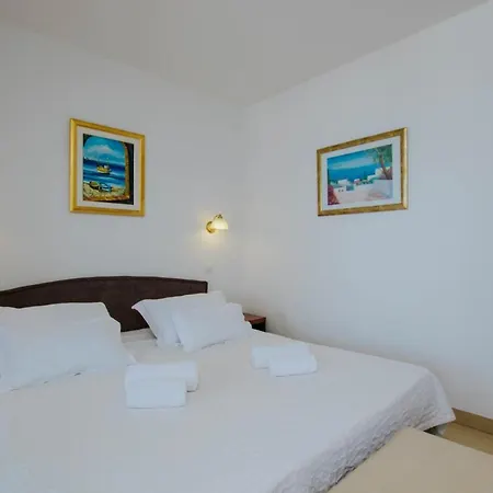 Hotel Tina 3*