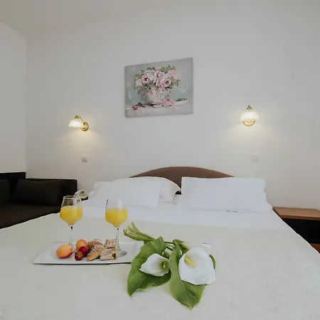 Hotel Tina 3*