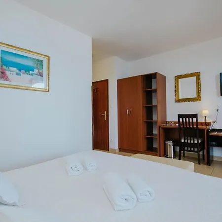 Tina Hotel Arbanija