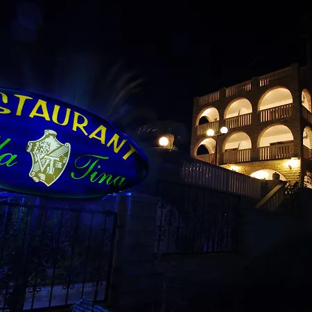 Tina 3* Arbanija