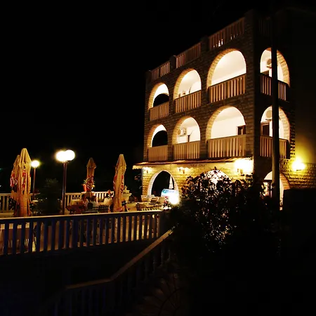 Tina Hotel 3*
