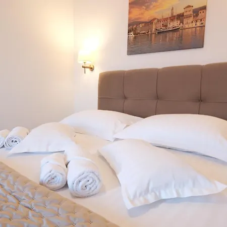Hotel Tina Arbanija