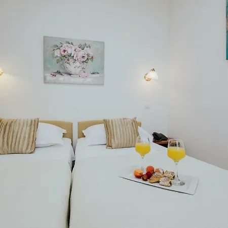 Hotel Tina Arbanija