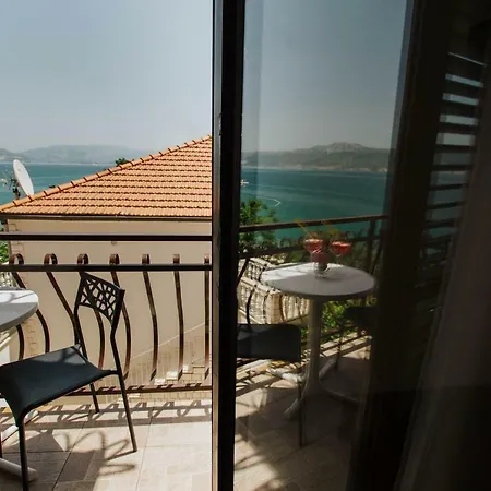 Tina Hotel Arbanija