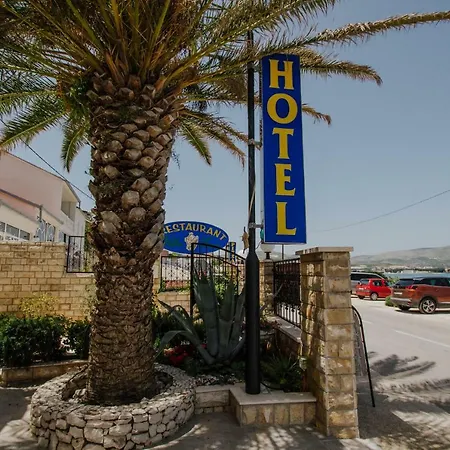 Hotel Tina 3*