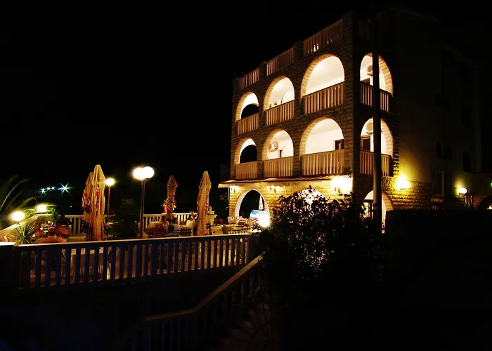 Tina فندق 3*
